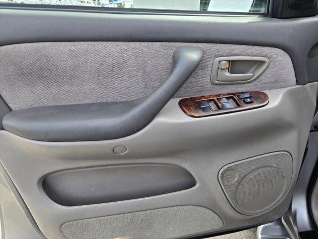 2003 Toyota Sequoia SR5 V8