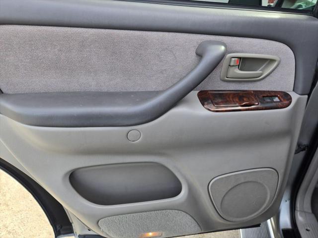 2003 Toyota Sequoia SR5 V8