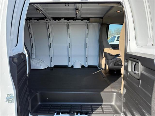 2025 Chevrolet Express Cargo Van RWD 2500 Regular Wheelbase WT