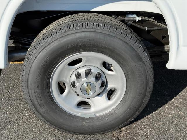 2025 Chevrolet Express Cargo Van RWD 2500 Regular Wheelbase WT