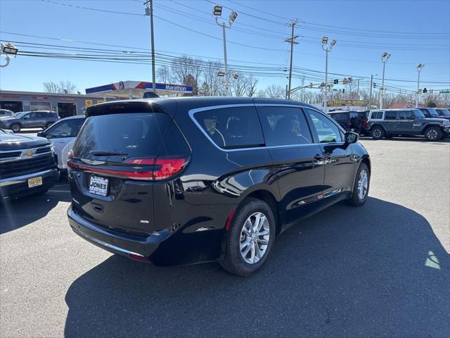 2026 Chrysler Pacifica Select AWD