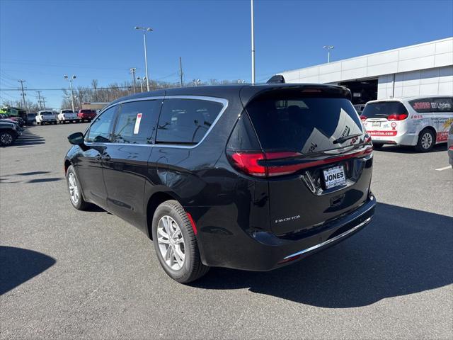 2026 Chrysler Pacifica Select AWD