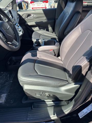 2026 Chrysler Pacifica Select AWD