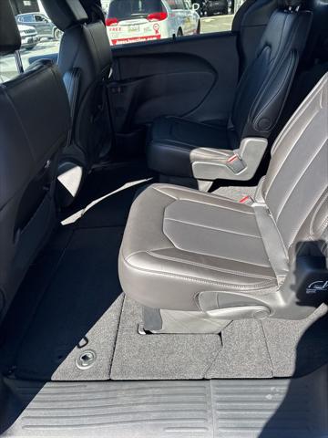 2026 Chrysler Pacifica Select AWD