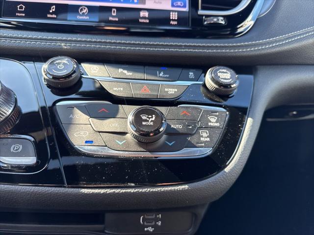 2026 Chrysler Pacifica Select AWD