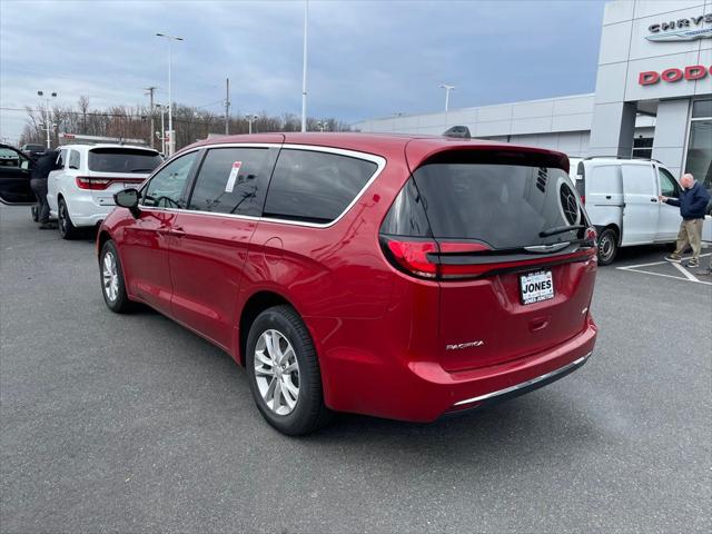 2026 Chrysler Pacifica Select AWD