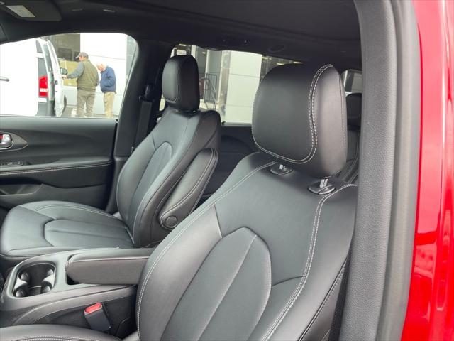 2026 Chrysler Pacifica Select AWD