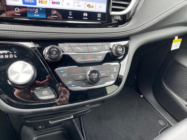 2026 Chrysler Pacifica Select AWD