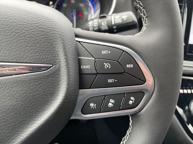 2026 Chrysler Pacifica Select AWD