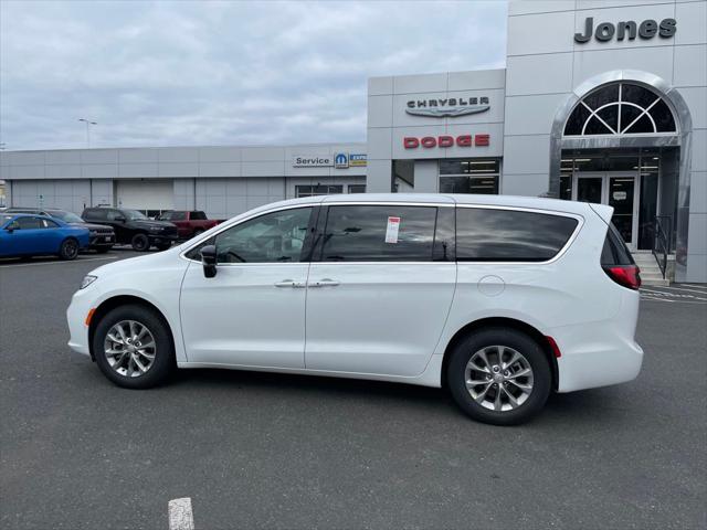 2026 Chrysler Pacifica Select AWD