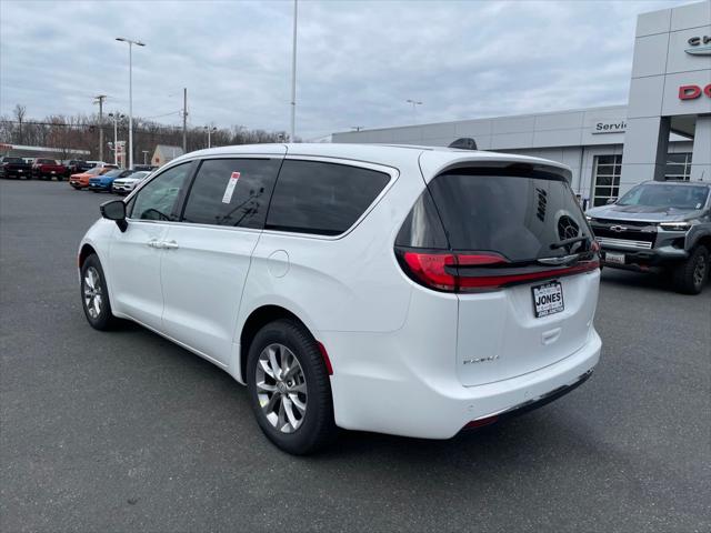 2026 Chrysler Pacifica Select AWD