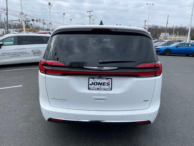 2026 Chrysler Pacifica Select AWD