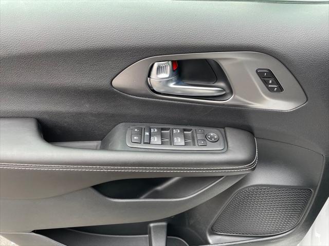 2026 Chrysler Pacifica Select AWD
