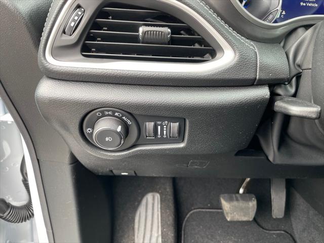 2026 Chrysler Pacifica Select AWD