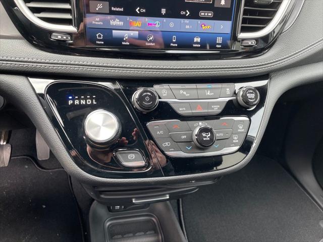 2026 Chrysler Pacifica Select AWD