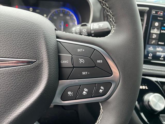 2026 Chrysler Pacifica Select AWD