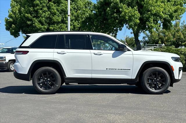 2026 Jeep Grand Cherokee GRAND CHEROKEE LAREDO ALTITUDE 4X4