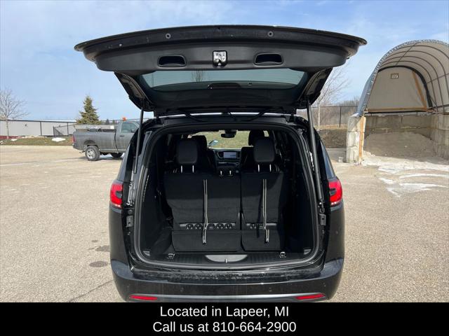 2026 Chrysler Pacifica Select