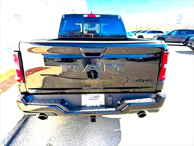 2026 Ram 1500 Express Crew Cab 4x4 5'7" Box