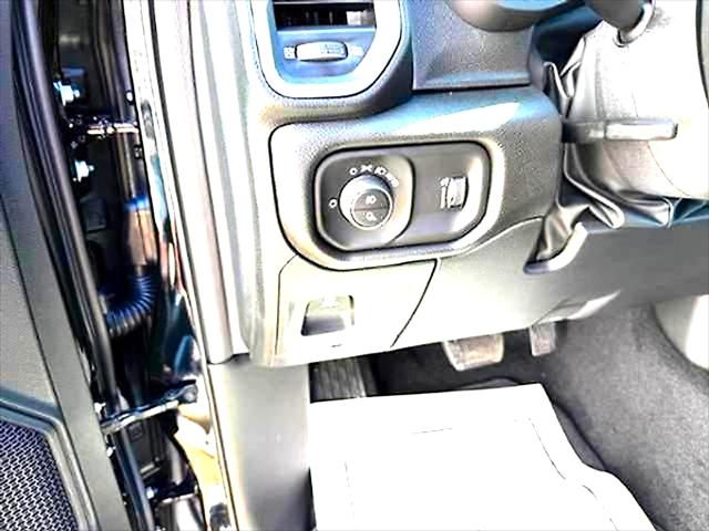 2026 Ram 1500 Express Crew Cab 4x4 5'7" Box