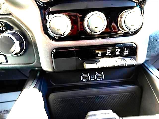 2026 Ram 1500 Express Crew Cab 4x4 5'7" Box