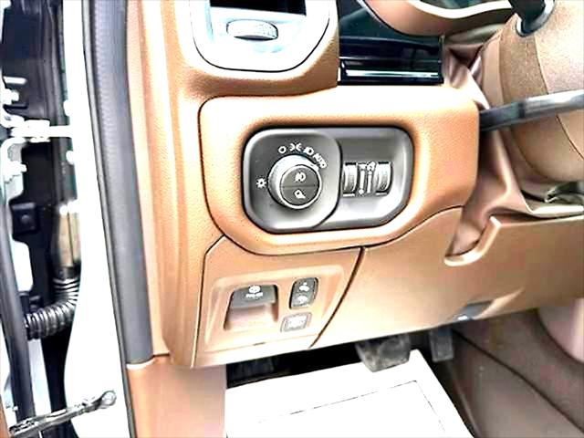 2026 Ram 1500 Laramie Crew Cab 4x4 5'7" Box
