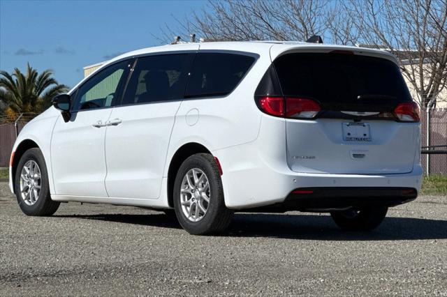 2026 Chrysler Voyager LX