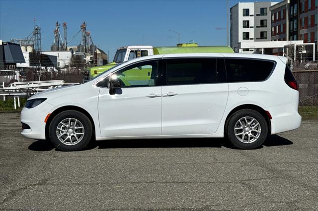 2026 Chrysler Voyager LX