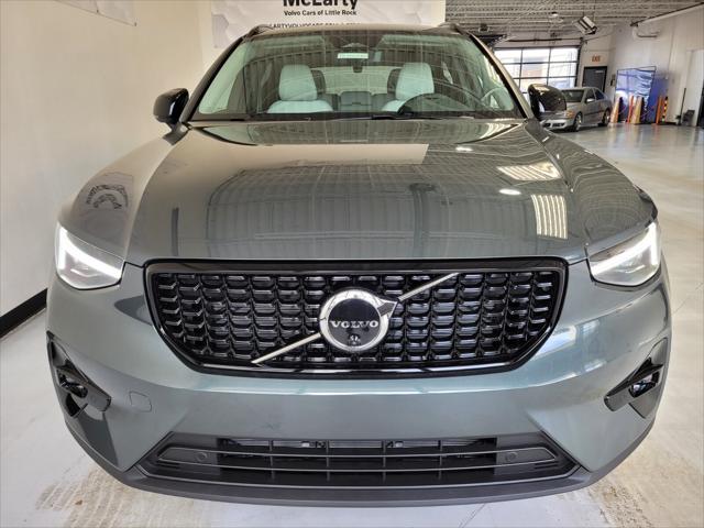2026 Volvo XC40 Ultra, B5 AWD Gas (mild hybrid), Dark