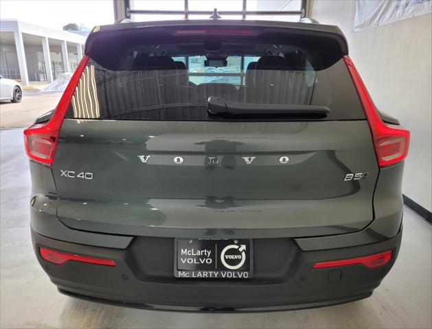 2026 Volvo XC40 Ultra, B5 AWD Gas (mild hybrid), Dark