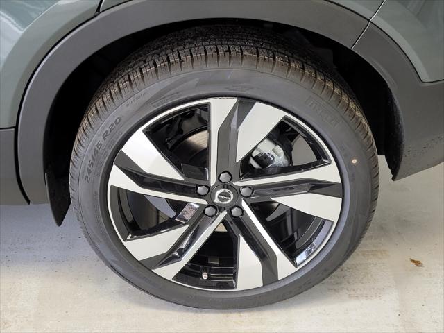 2026 Volvo XC40 Ultra, B5 AWD Gas (mild hybrid), Dark