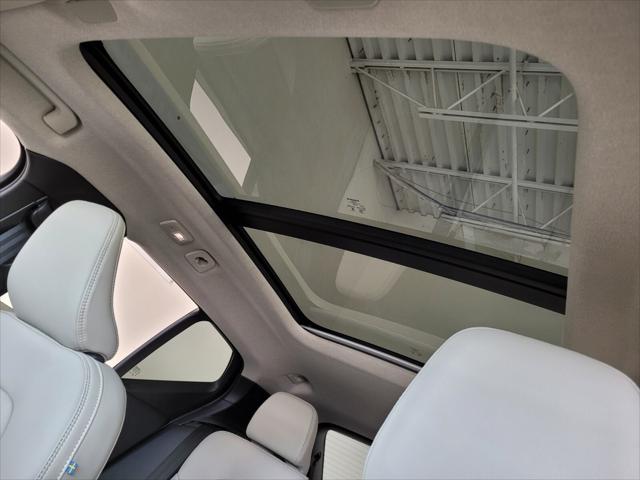 2026 Volvo XC40 Ultra, B5 AWD Gas (mild hybrid), Dark
