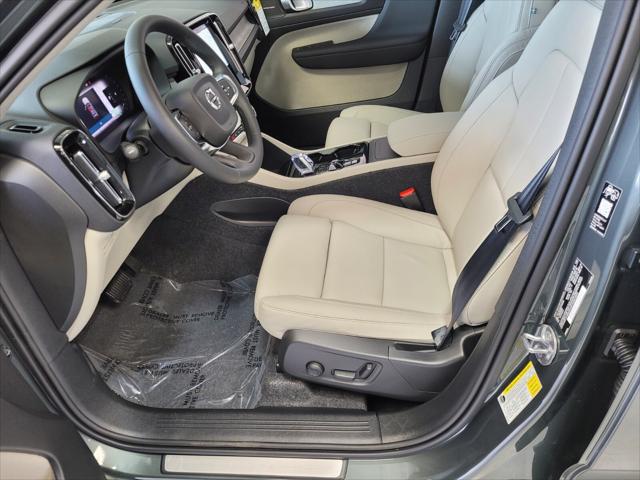 2026 Volvo XC40 Ultra, B5 AWD Gas (mild hybrid), Dark