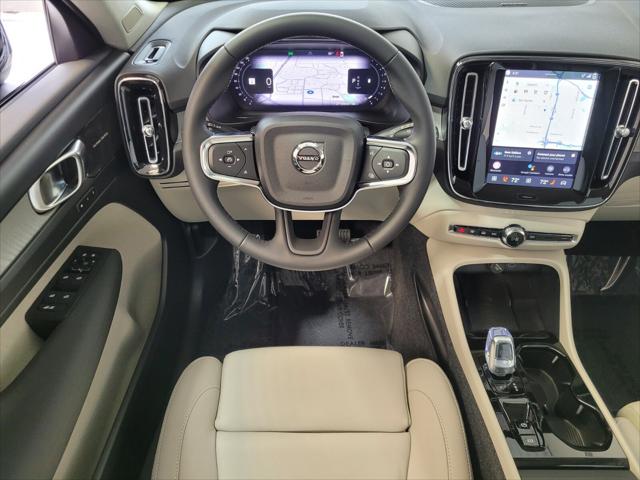 2026 Volvo XC40 Ultra, B5 AWD Gas (mild hybrid), Dark