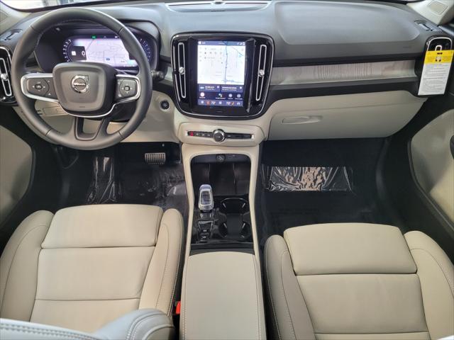 2026 Volvo XC40 Ultra, B5 AWD Gas (mild hybrid), Dark