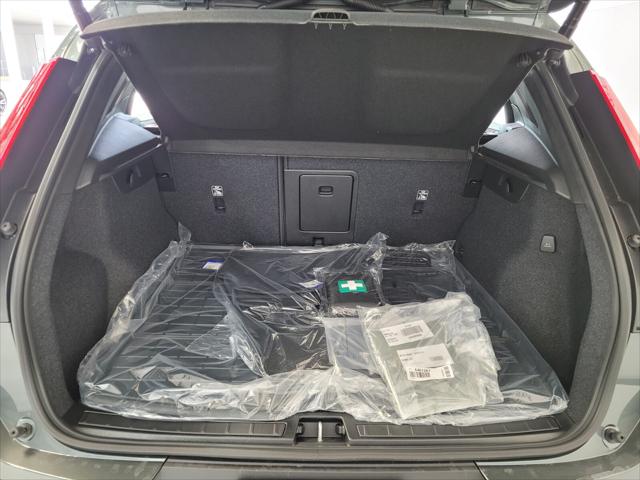 2026 Volvo XC40 Ultra, B5 AWD Gas (mild hybrid), Dark
