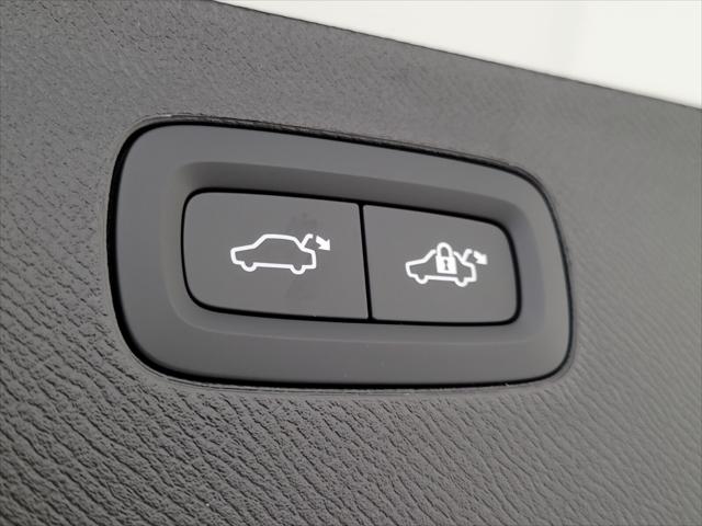 2026 Volvo XC90 Ultra, B6 AWD Gas (mild hybrid), Gasoline, Bright, 7 Seats