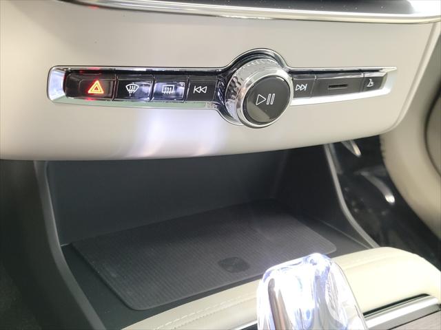 2026 Volvo XC90 Ultra, B6 AWD Gas (mild hybrid), Gasoline, Bright, 7 Seats