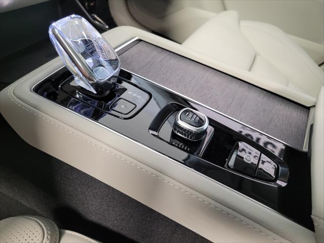 2026 Volvo XC90 Ultra, B6 AWD Gas (mild hybrid), Gasoline, Bright, 7 Seats