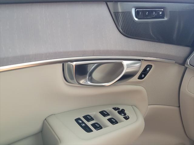 2026 Volvo XC90 Ultra, B6 AWD Gas (mild hybrid), Gasoline, Bright, 7 Seats