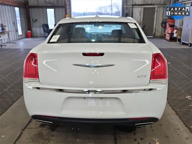 2022 Chrysler 300 Touring