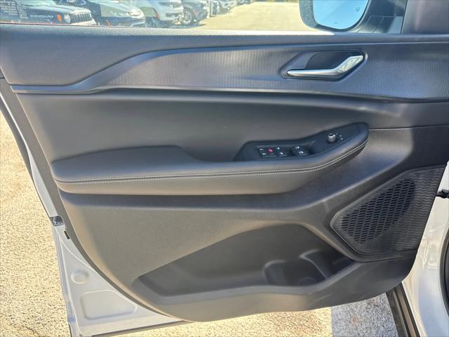 2025 Jeep Grand Cherokee L Laredo 4x2