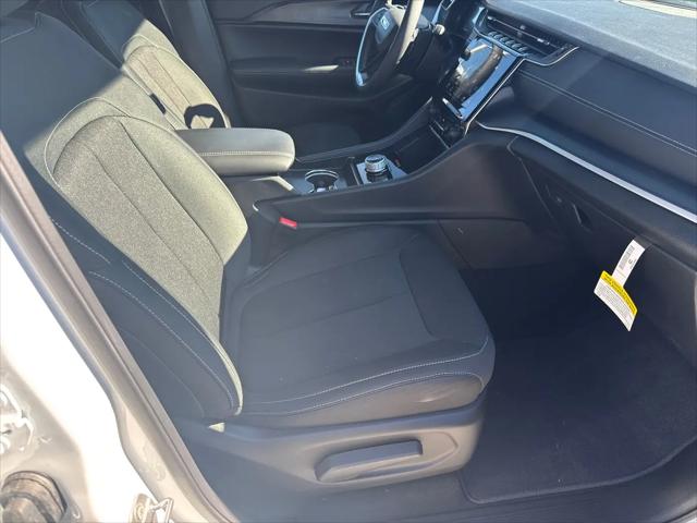 2025 Jeep Grand Cherokee L Laredo 4x2