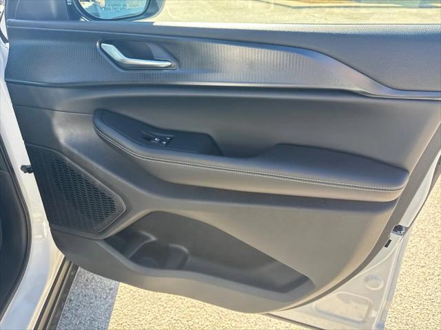 2025 Jeep Grand Cherokee L Laredo 4x2