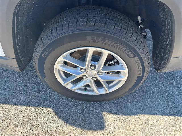 2025 Jeep Grand Cherokee L Laredo 4x2