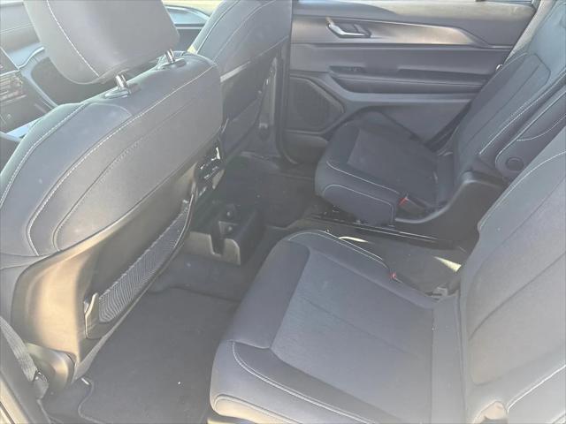 2025 Jeep Grand Cherokee L Laredo 4x2
