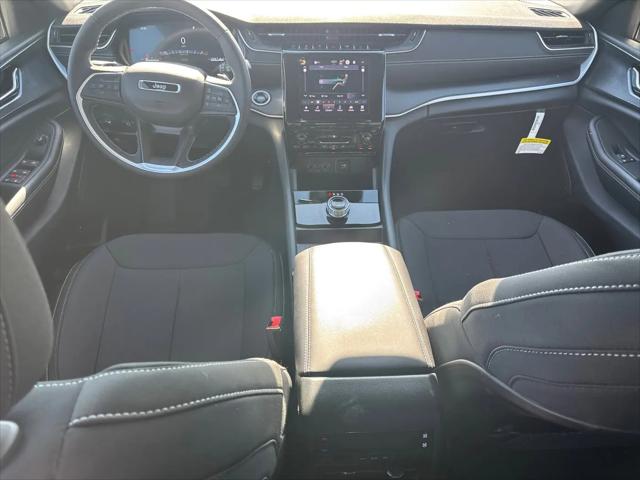 2025 Jeep Grand Cherokee L Laredo 4x2