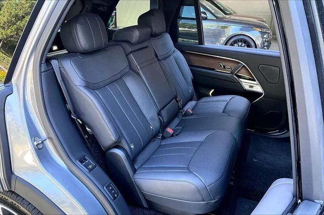 2026 Land Rover Range Rover P530 SE 7 Seat