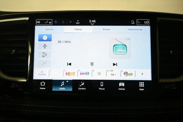 2025 Chrysler Pacifica Select