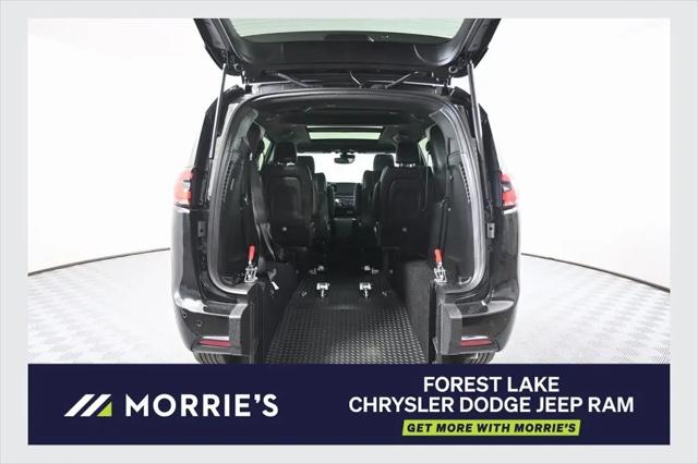 2025 Chrysler Pacifica Select for sale in Forest Lake, MN